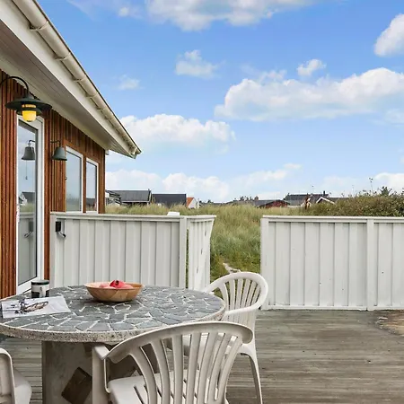 4 Bedroom Beautiful In Semesterbostad