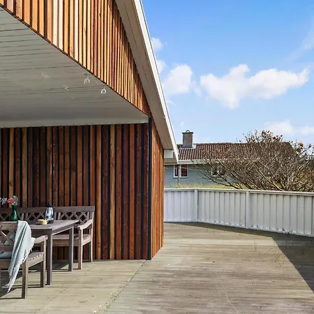 4 Bedroom Beautiful In Semesterbostad Thisted