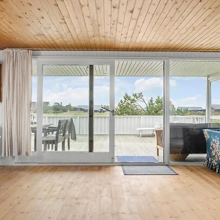 4 Bedroom Beautiful In Semesterbostad Thisted