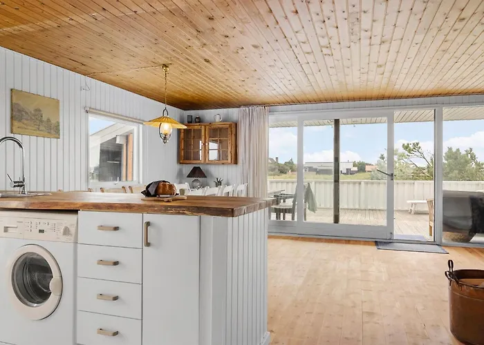 4 Bedroom Beautiful In Semesterbostad *