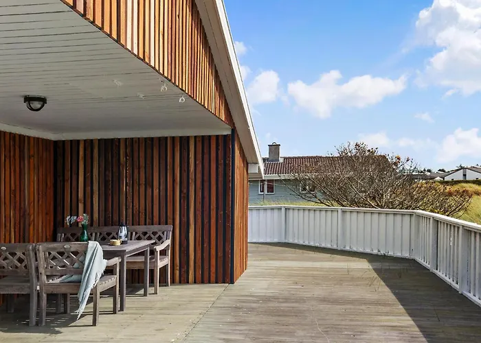 4 Bedroom Beautiful In Semesterbostad Thisted