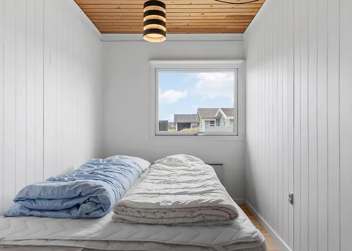 Semesterbostad 4 Bedroom Beautiful In *