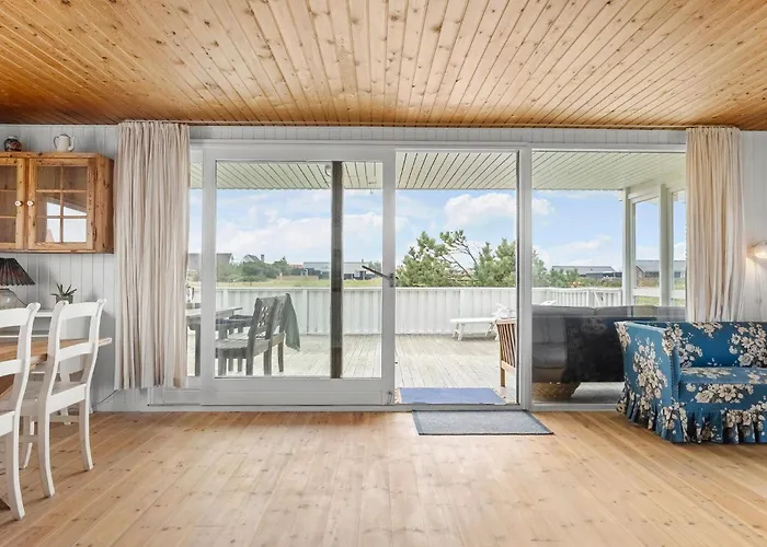 4 Bedroom Beautiful In Semesterbostad Thisted