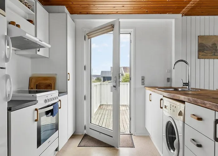 4 Bedroom Beautiful In Semesterbostad