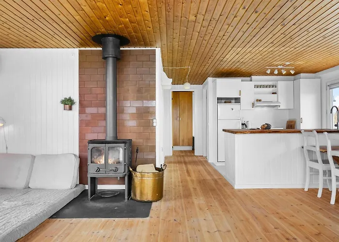 Semesterbostad 4 Bedroom Beautiful In *